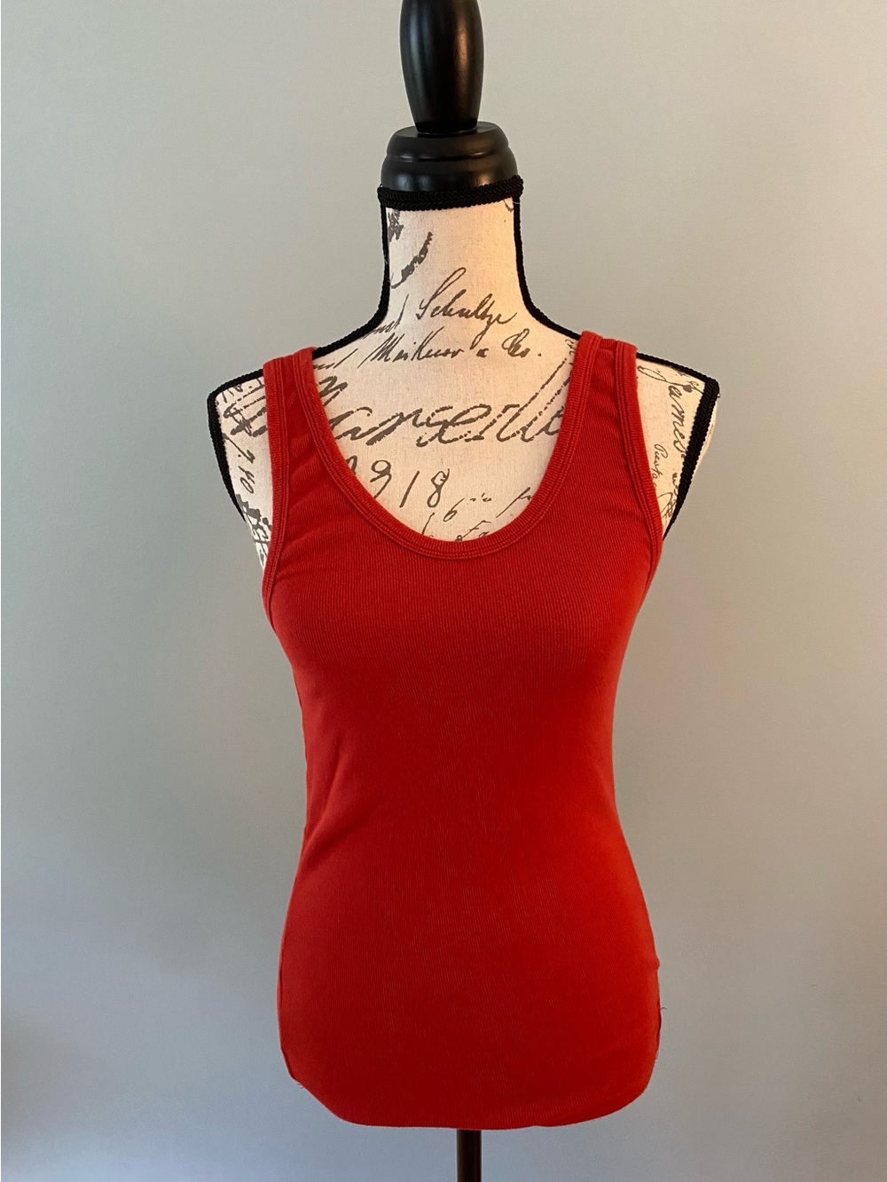Women’s Red Scoop Neck Ribbed Tank Top - Size Large